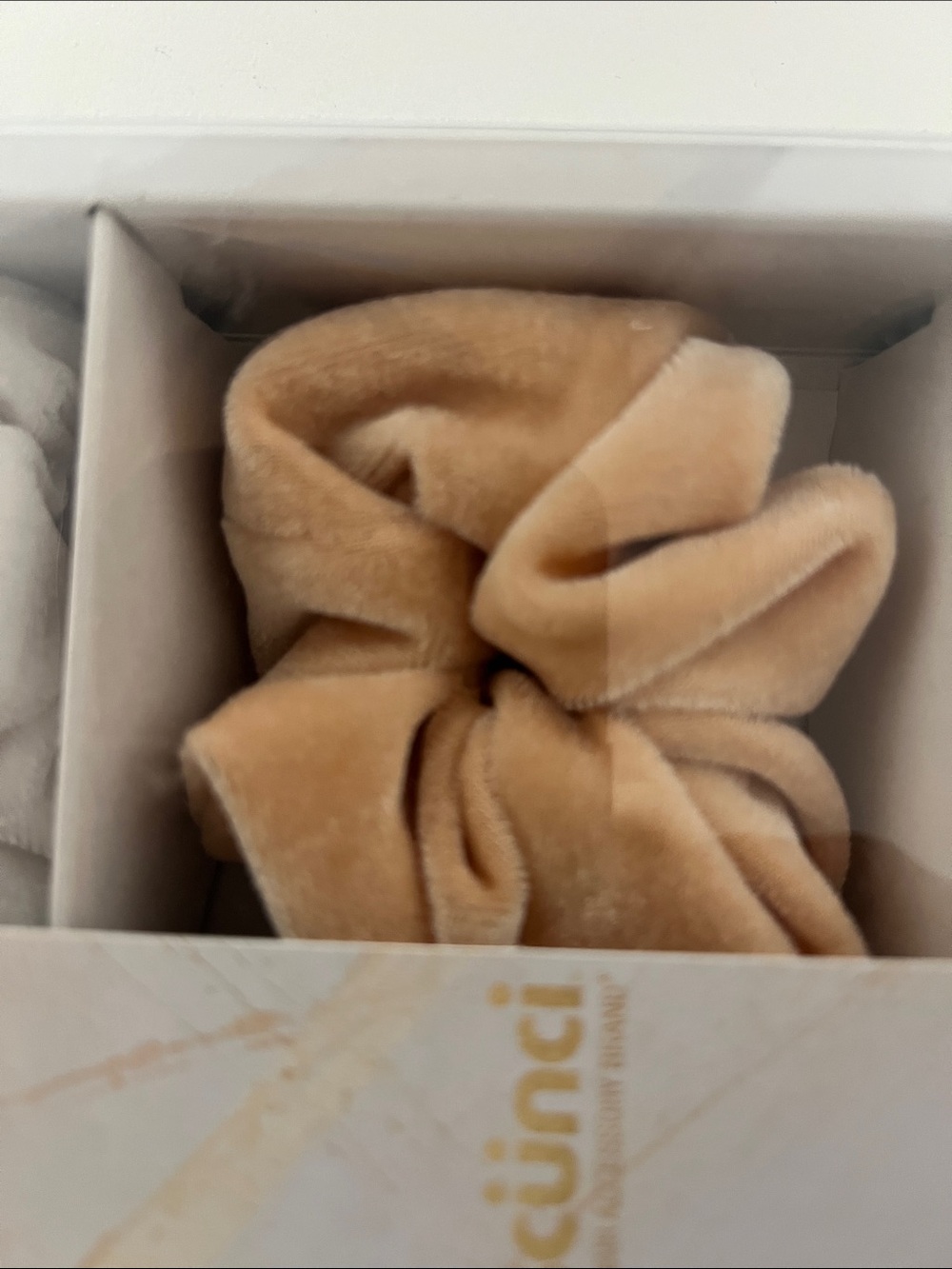 Women’s hair scünci Velvet Scrunchie Set - Gray, White, Blue, Beige, Pink, Tan - Picture 7 of 9